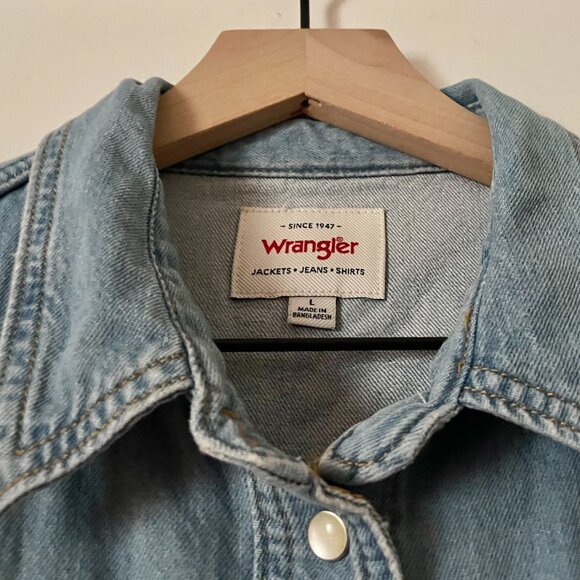 Wrangler Denim Boyfriend Shirt – Size L - Picture 10 of 10